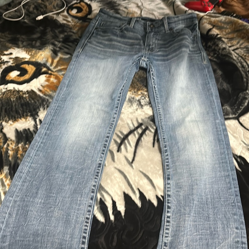 Selling a 28x30 buckle Aiden jeans!